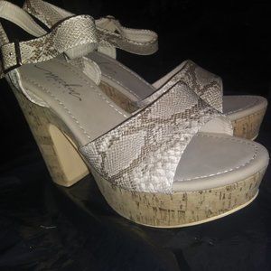 Mackin Girl Platforms